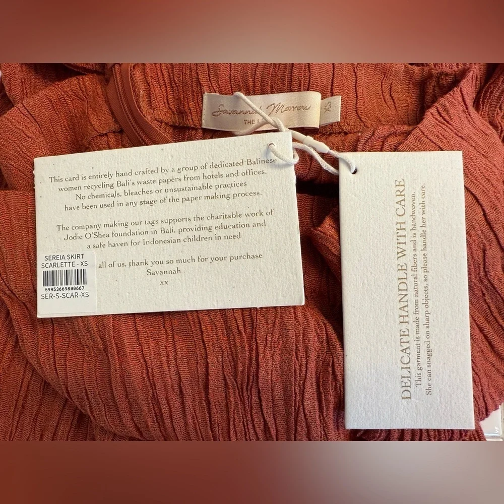 NWT Savannah Morrow Sereia Maxi Skirt in
Scarlette Peace Silk and Bamboo size XS - Picture 4 of 9